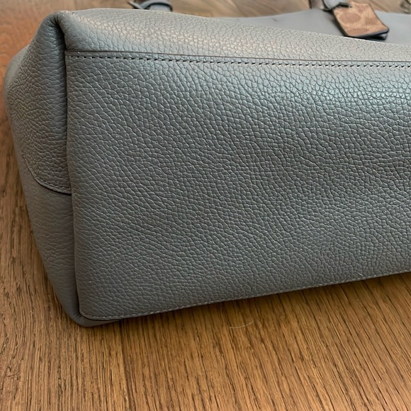 Coach tote handbag in grey color with signature coach interior - Picture 13 of 15